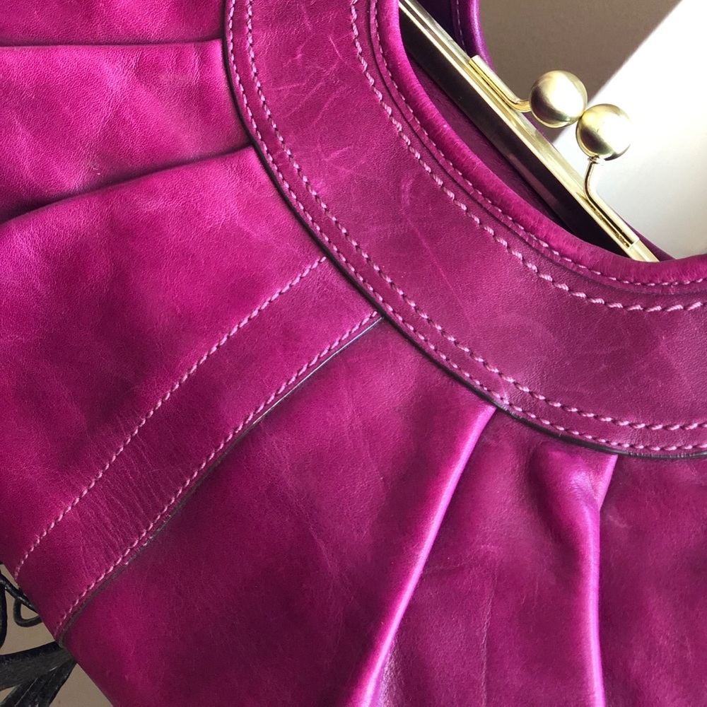 Gorgeous Coach leather pleated kisslock handbag